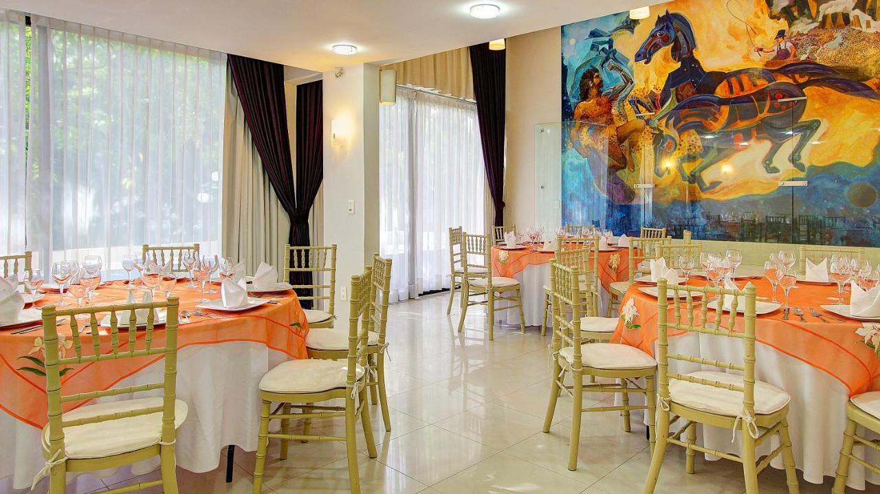 Fiesta Inn Villahermosa Cencali Exteriör bild