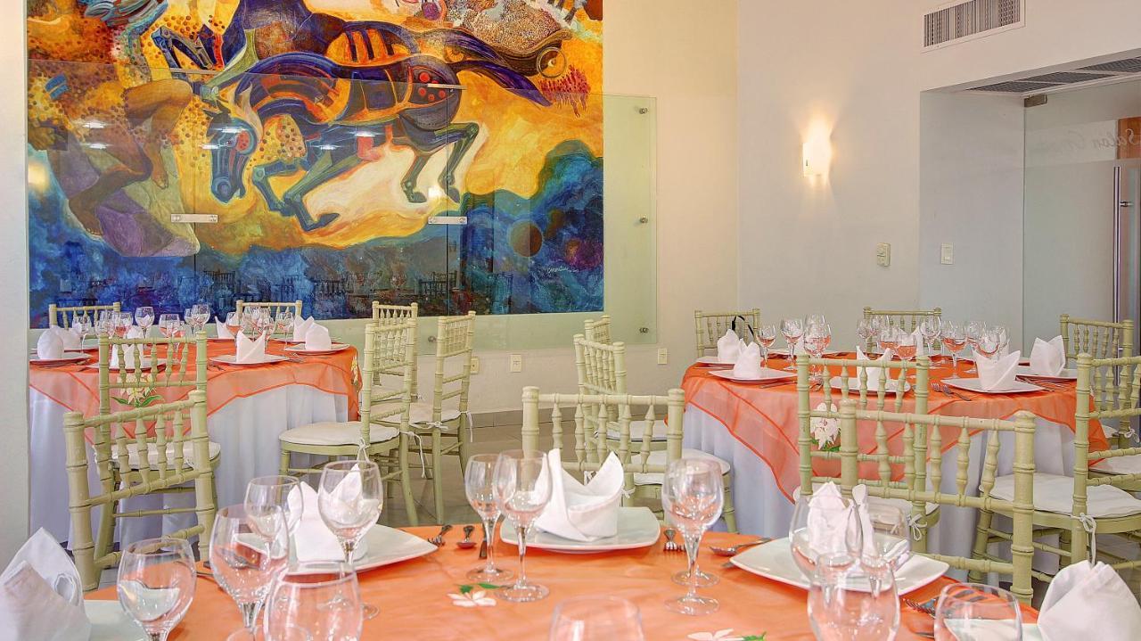 Fiesta Inn Villahermosa Cencali Exteriör bild