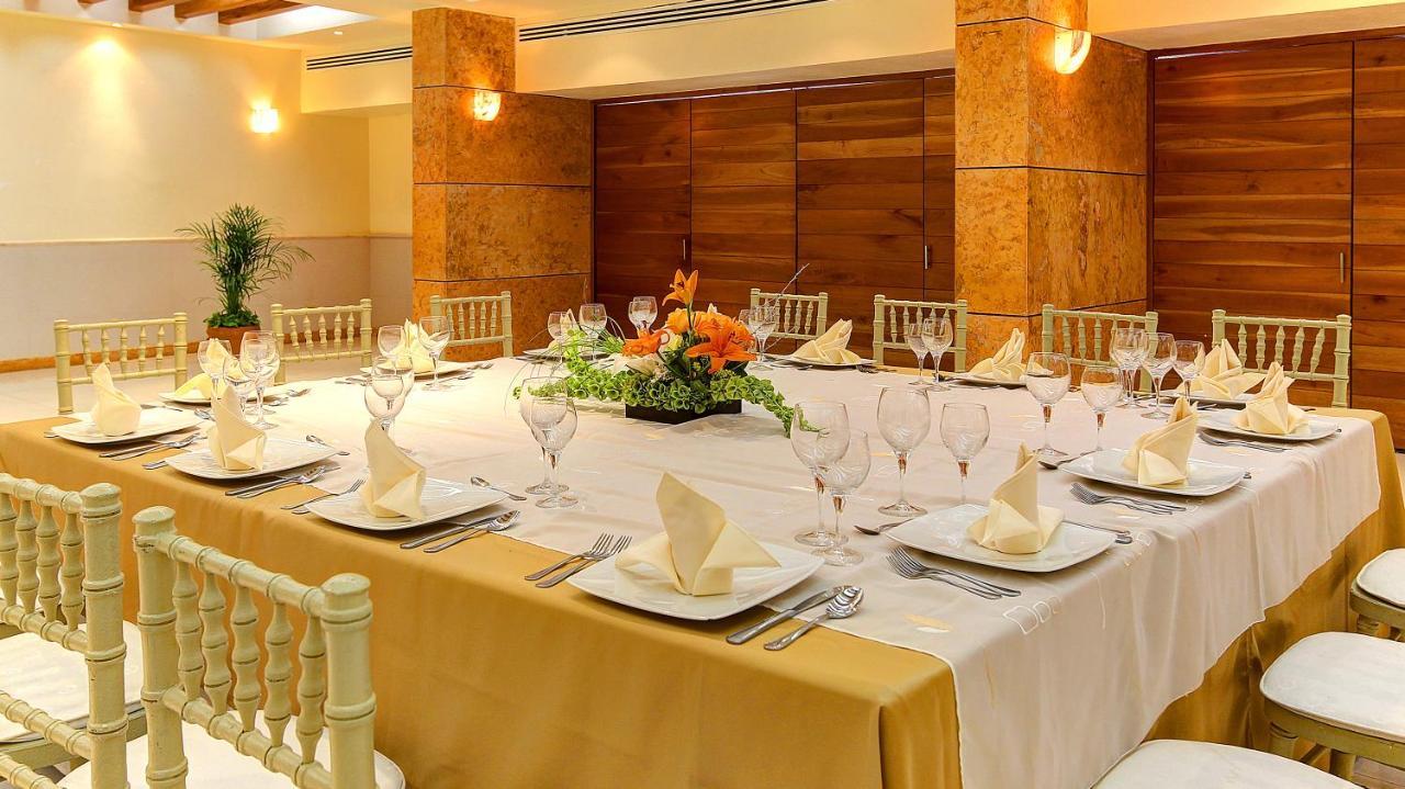 Fiesta Inn Villahermosa Cencali Exteriör bild