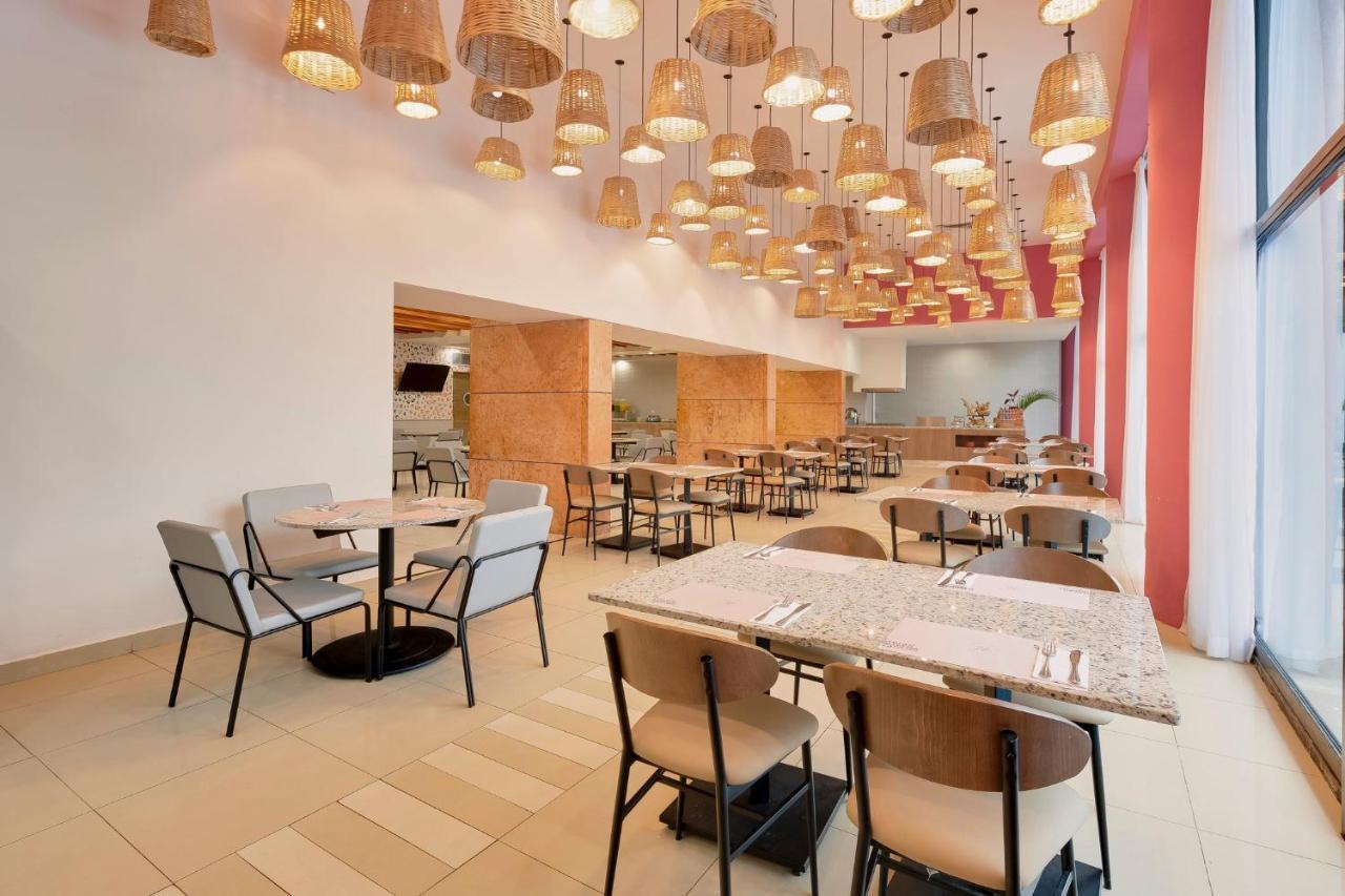 Fiesta Inn Villahermosa Cencali Exteriör bild